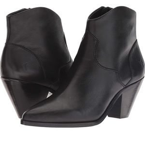 Lila western short Frye booties